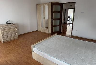 Apartament cu 3 camere decomandat, mobilat în Vasile Aaron