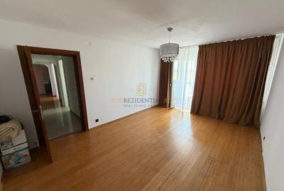 Apartament cu 3 camere decomandat în Sebastian