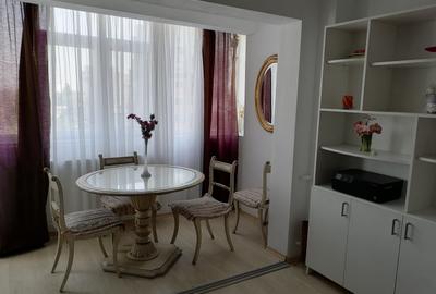 Apartament cu 2 camere decomandat în Micro 20