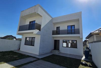 Casă individuală cu 5 camere în Malu Mare