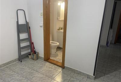 Apartament 3 camere , strada Bucegi - Policlinica 2,   etaj 1 3 , decomandat , i - 5