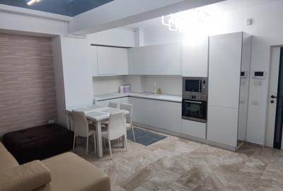 Apartament cu 3 camere decomandat, mobilat în Central
