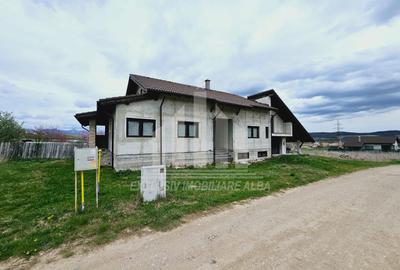 Casă individuală cu 5 camere în Micești