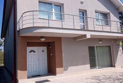 Casă individuală cu 10 camere în Central