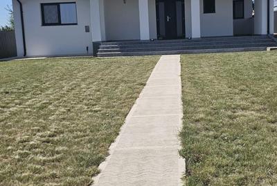Casă individuală cu 4 camere în Central