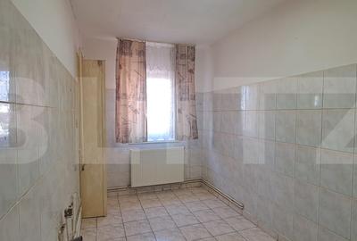 Apartament 2 camere, etaj 4, zona centrală, Făgăraș – nemobilat, de renovat - 2