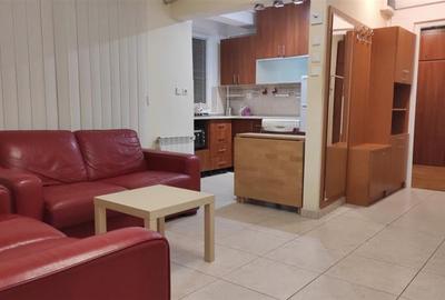 Apartament cu 3 camere semidecomandat în Calea Victoriei