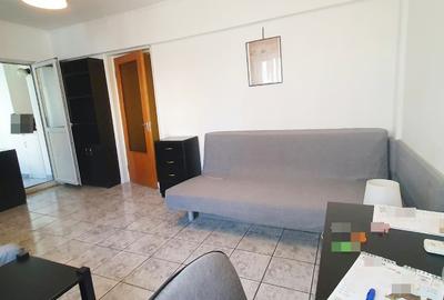 Garsonieră decomandată, mobilată în Universitate