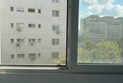 Șoseaua Giurgiului , apropiere Toporași, bloc cu panouri solare, reabilitat - 12
