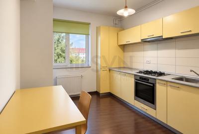 Apartament cu 3 camere decomandat, mobilat în Străulești