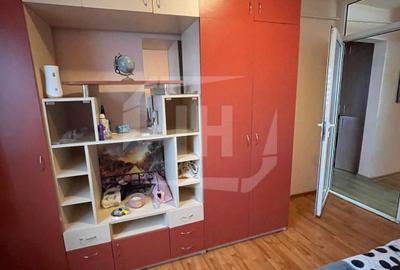 Apartament cu 3 camere decomandat, mobilat în Zorilor
