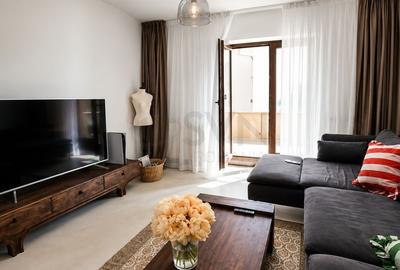 Apartament cu 3 camere semidecomandat, mobilat în Calea Victoriei