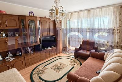 Apartament cu 3 camere decomandat, mobilat în Tei