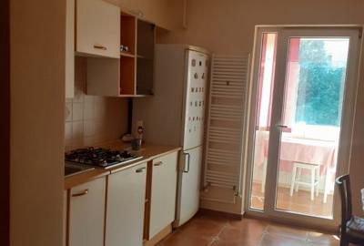 Apartament cu 2 camere decomandat, mobilat în Casa de Cultură