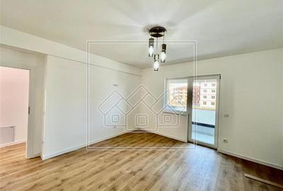Apartament cu 3 camere nedecomandat în Exterior Vest