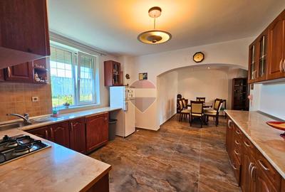 Vila tip duplex Banesti, 341 mp utili, garaj, vedere Caraiman - 9