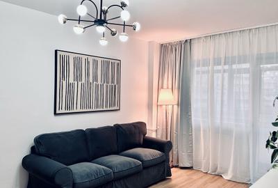 Apartament cu 3 camere semidecomandat în P-ța Victoriei