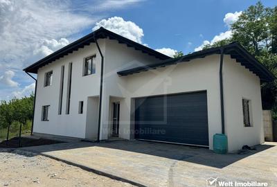 Casă individuală cu 4 camere în Dezmir