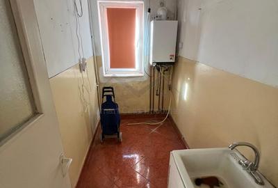 Apartament cu 2 camere decomandat în Podu Roș