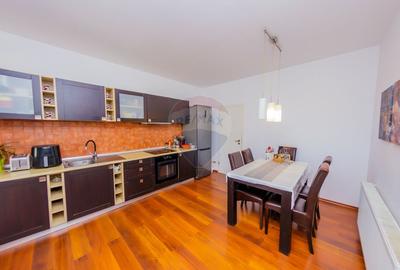 Casă elegantă în zonă exclusivistă, cu priveliște de vis - 6