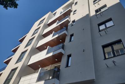 Apartament cu 4 camere decomandat în Moșilor