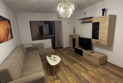 Apartament cu 3 camere decomandat, mobilat în Dacia