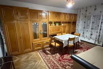 Apartament cu 3 camere decomandat în Dâmbovița