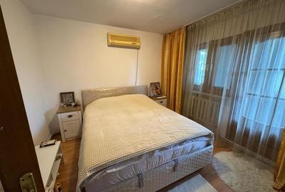 3 camere, etaj 3 cu acoperis, 2 balcoane , 2 bai, zona centrala - 7