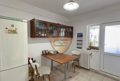 3 Camere Decomandat + uscător + boxă Capitol 3 balcoane centrala gaz 2 bai  A/C - 13