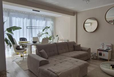 Apartament cu 3 camere decomandat, mobilat în Central