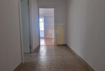 Apartament cu 2 camere decomandat în Precista