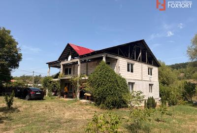 Casă individuală cu 5 camere în Covrigi