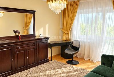 Apartament cu 3 camere decomandat, mobilat în Central