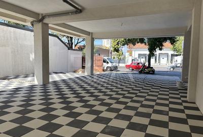 Apartament cu 3 camere semidecomandat în Giulești