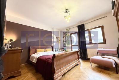 Apartament cu 4 camere semidecomandat, mobilat în P-ța Romană