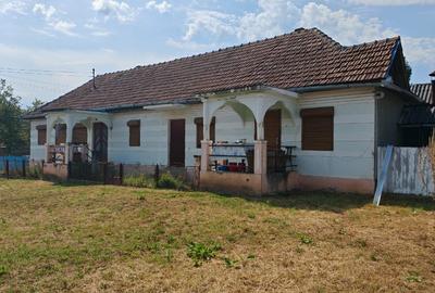 Casă individuală cu 4 camere în Certeju de Sus