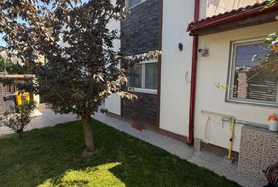 Casă cu 5 camere în Mogoșoaia