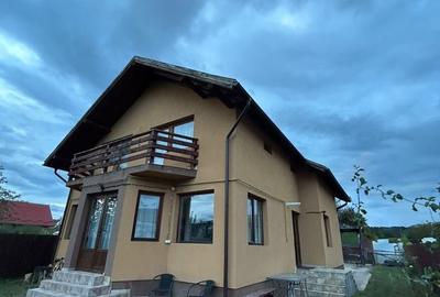 Casă individuală cu 4 camere în Florești