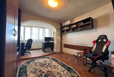 Apartament cu 3 camere semidecomandat în Astra