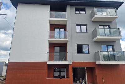 Apartament cu 3 camere decomandat în Smeura