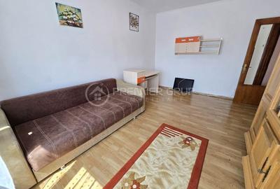 Apartament cu 3 camere decomandat în Gară