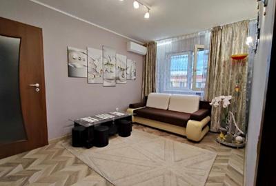Apartament cu 3 camere semidecomandat în Florilor
