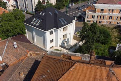Casă individuală cu 10 camere în Ultracentral
