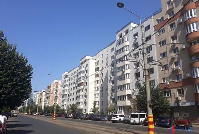 Apartament cu 4 camere decomandat în P-ța Muncii