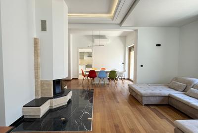 Apartament cu 5 camere semidecomandat în Primăverii