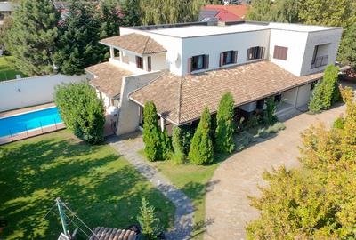 Casă individuală cu 9 camere în Voluntari