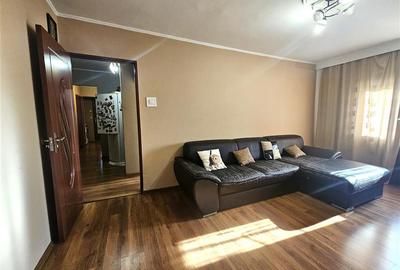 Liber, apartament cu 3 camere, bine intretinut