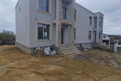 Casă cu 5 camere în Iorga