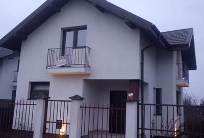 Casă cu 4 camere în Est