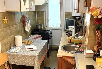 Apartament 2 camere, renovat partial, centrala termica noua, balcon inchis. Zona - 5